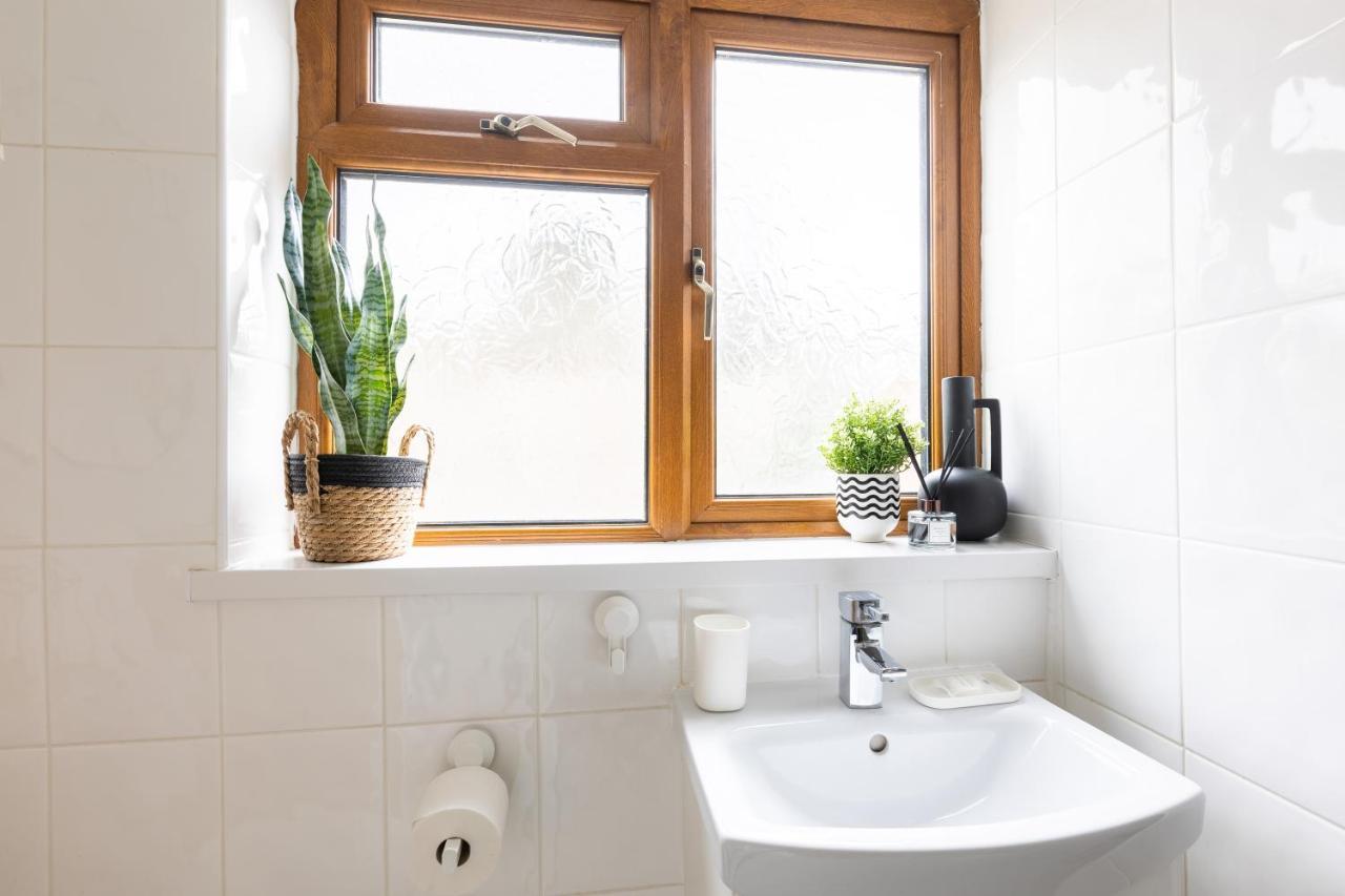 Levi Suite By Koya Homes - 3-Bedroom Home, Downtown Cardiff, Free Parking Bagian luar foto