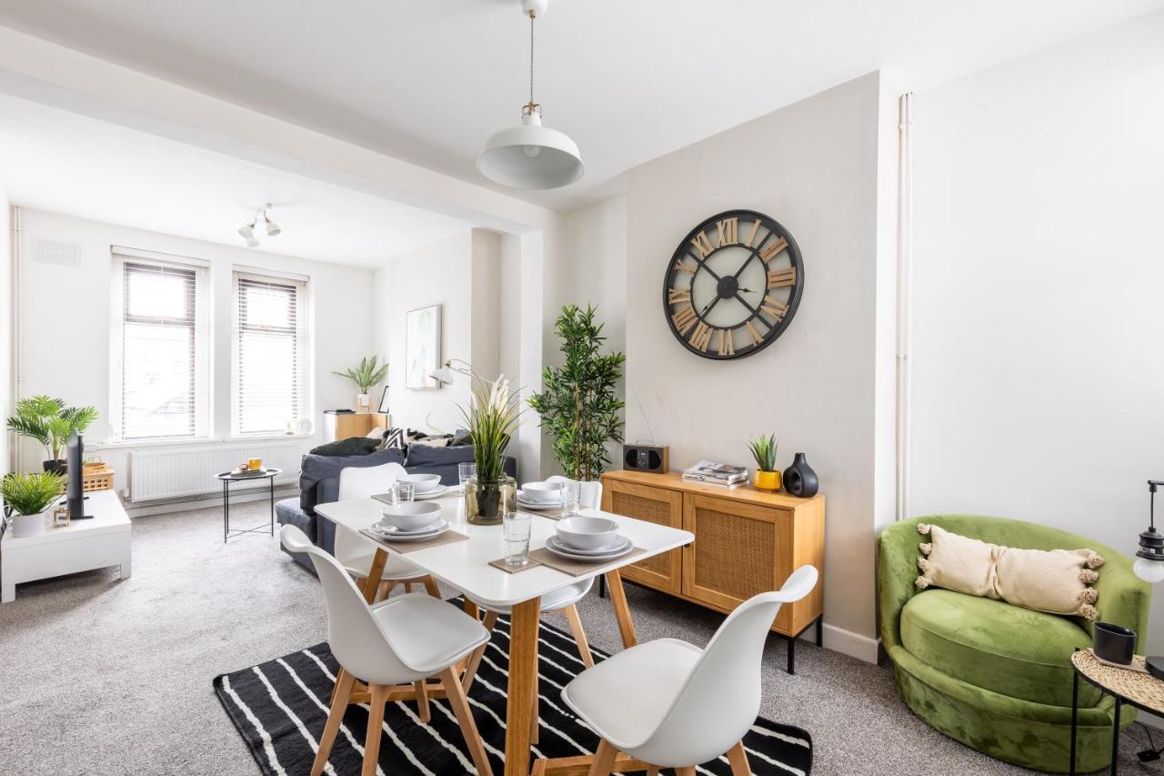 Levi Suite By Koya Homes - 3-Bedroom Home, Downtown Cardiff, Free Parking Bagian luar foto