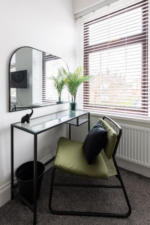 Levi Suite By Koya Homes - 3-Bedroom Home, Downtown Cardiff, Free Parking Bagian luar foto