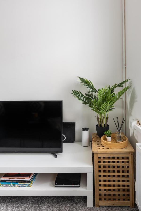 Levi Suite By Koya Homes - 3-Bedroom Home, Downtown Cardiff, Free Parking Bagian luar foto