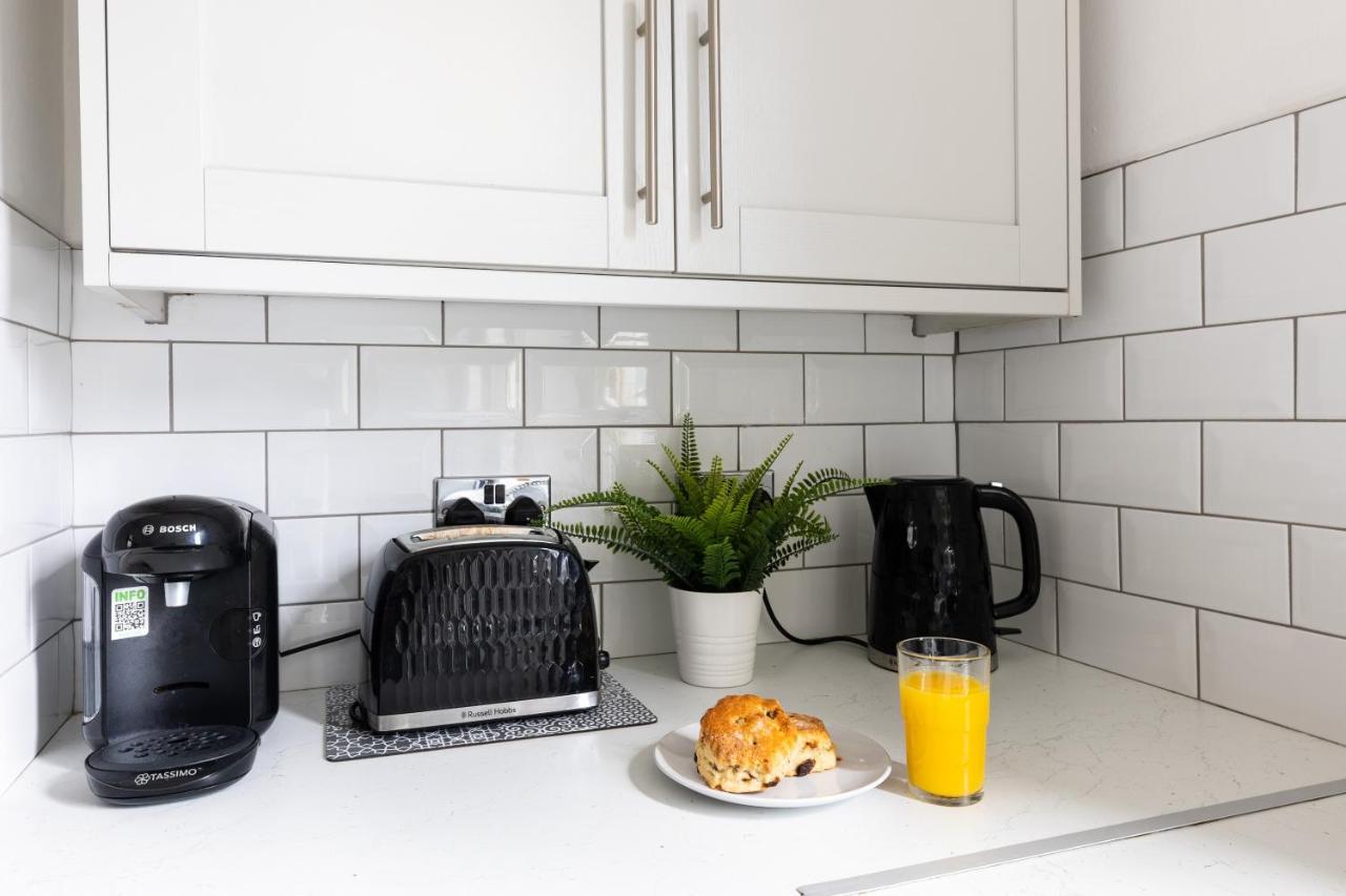 Levi Suite By Koya Homes - 3-Bedroom Home, Downtown Cardiff, Free Parking Bagian luar foto