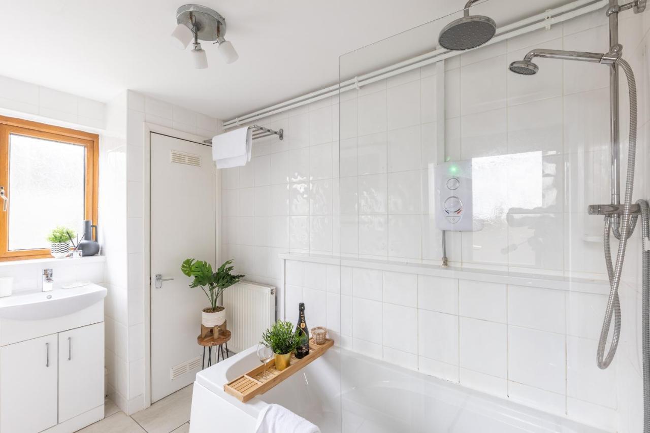 Levi Suite By Koya Homes - 3-Bedroom Home, Downtown Cardiff, Free Parking Bagian luar foto