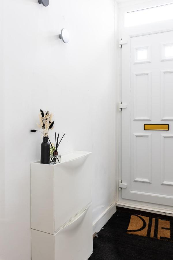 Levi Suite By Koya Homes - 3-Bedroom Home, Downtown Cardiff, Free Parking Bagian luar foto